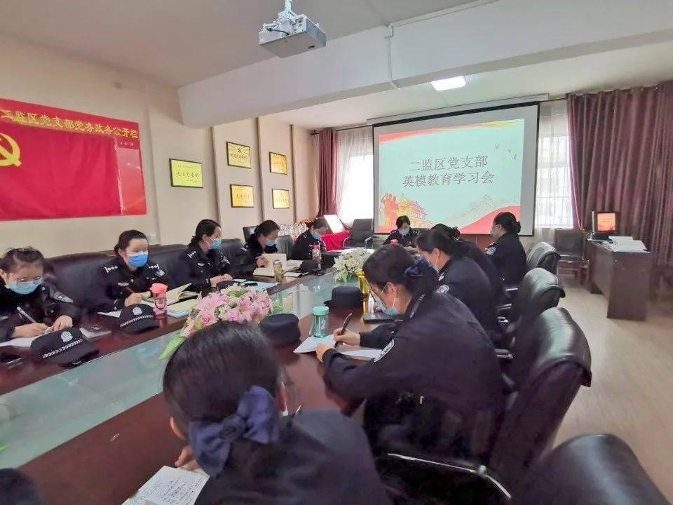 we+sell+all+our+clothes+on+sale这个句子对吗?游戏画面